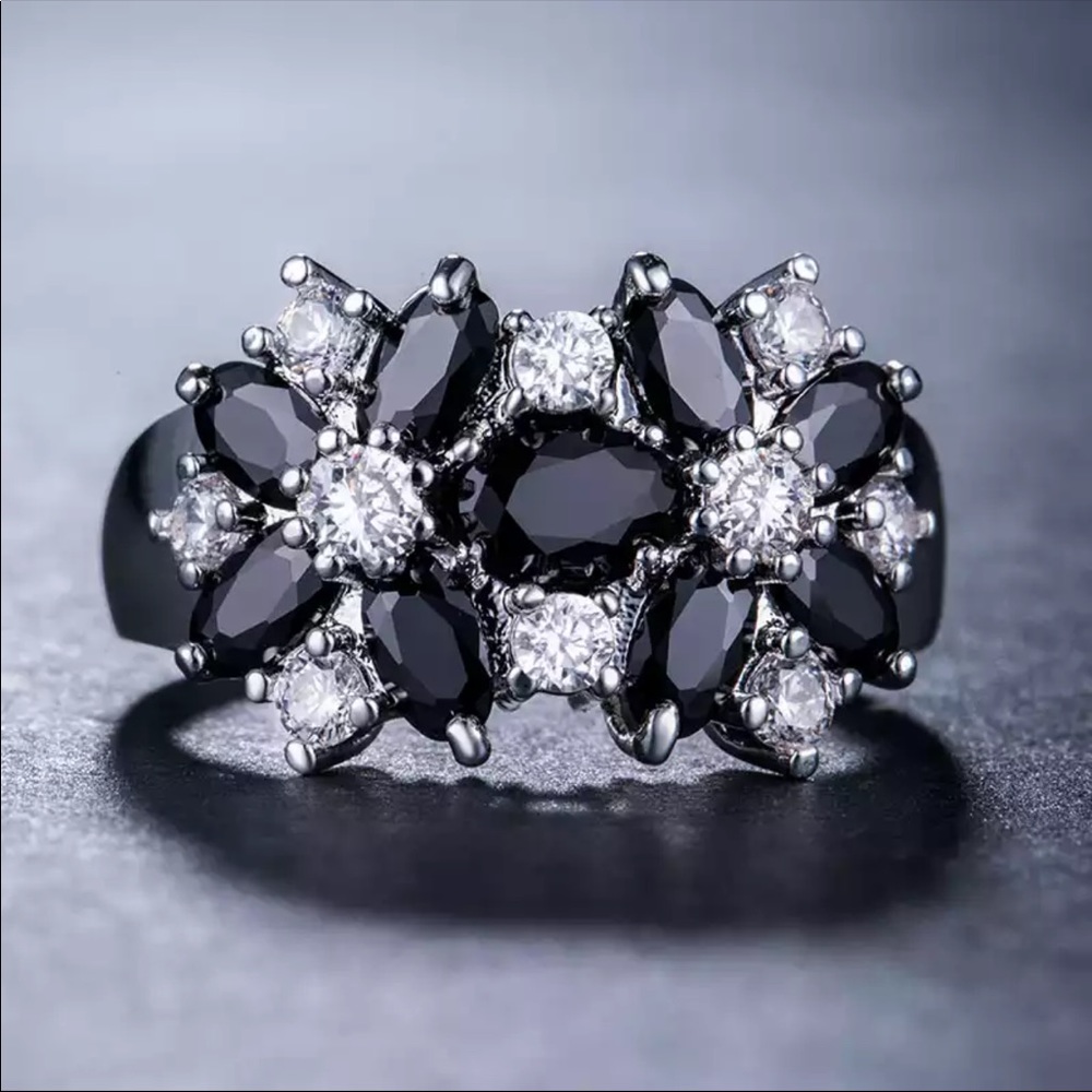 New 925 Silver Beautiful Flower Sapphire Ring - Picture 1 of 2